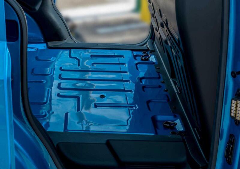 Ford Transit Courier  (2023-23) (20)