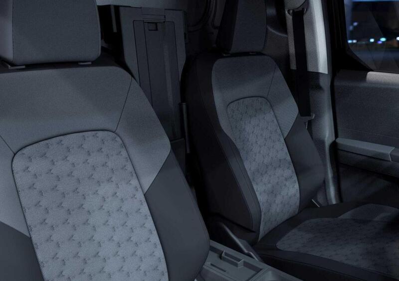 Ford Transit Courier  (2023-23) (7)