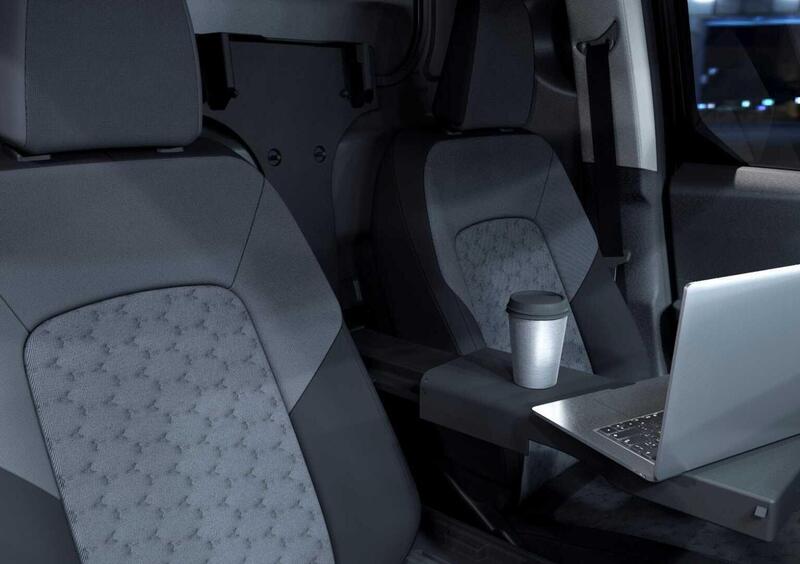 Ford Transit Courier  (2023-23) (8)