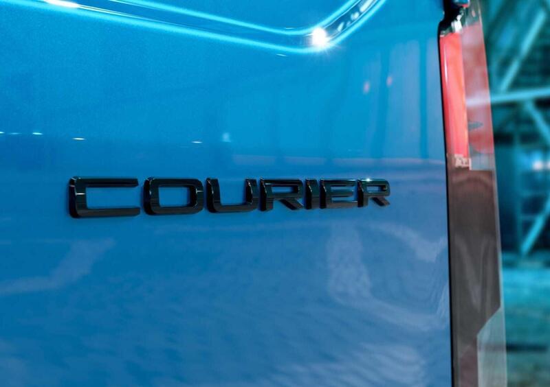 Ford Transit Courier  (2023-23) (19)