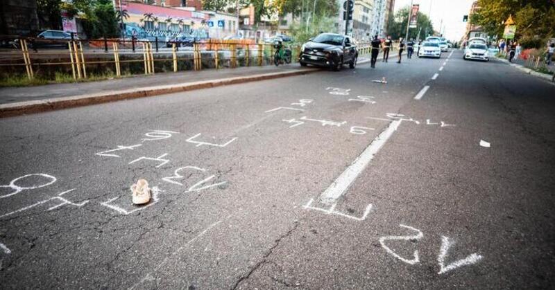 Milano. Ciclista 55enne investita lungo il Naviglio, lotta per la vita. Per il ministro Salvini la citt&agrave; non &egrave; adatta alle bici