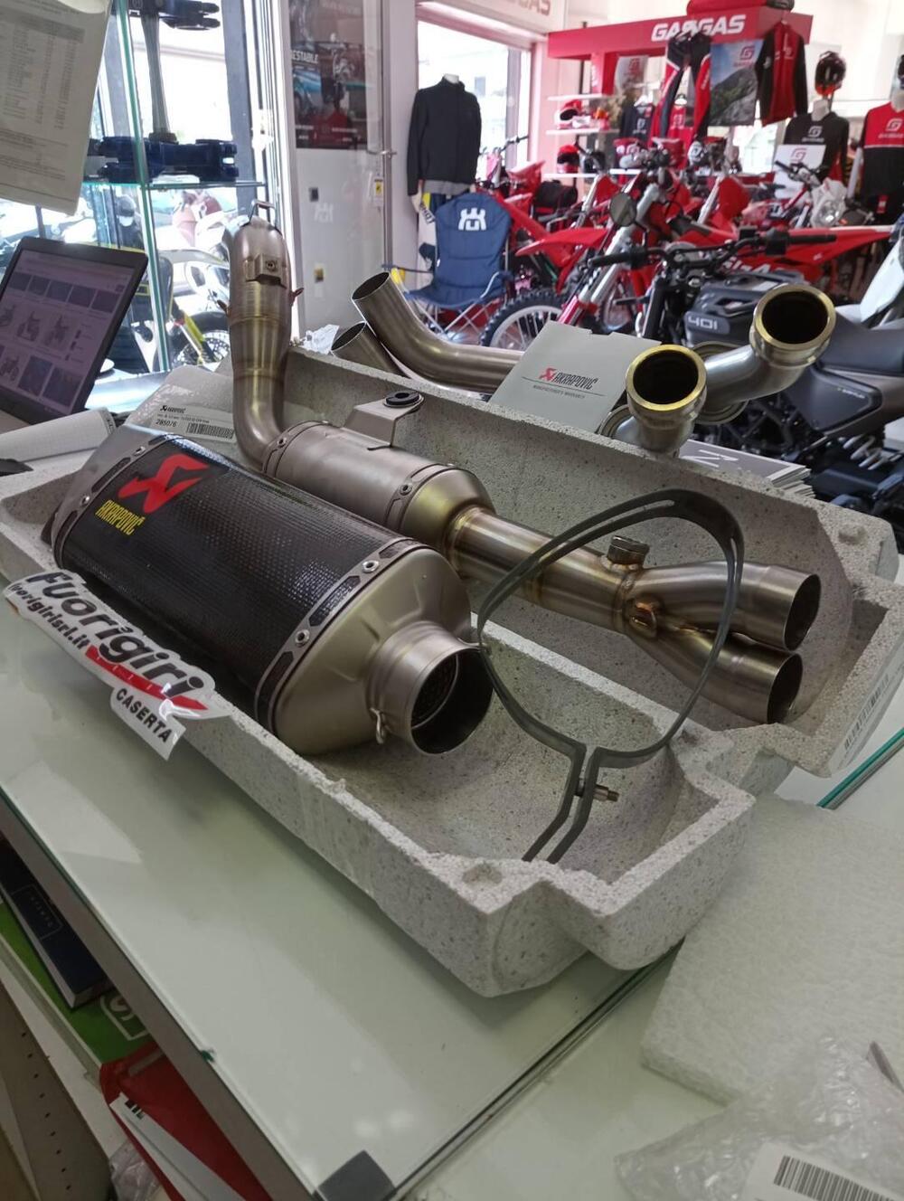 SCARICO AKRAPOVIC (3)