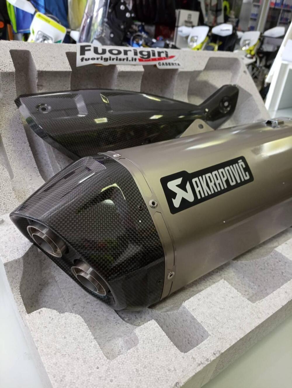 SCARICO AKRAPOVIC (2)