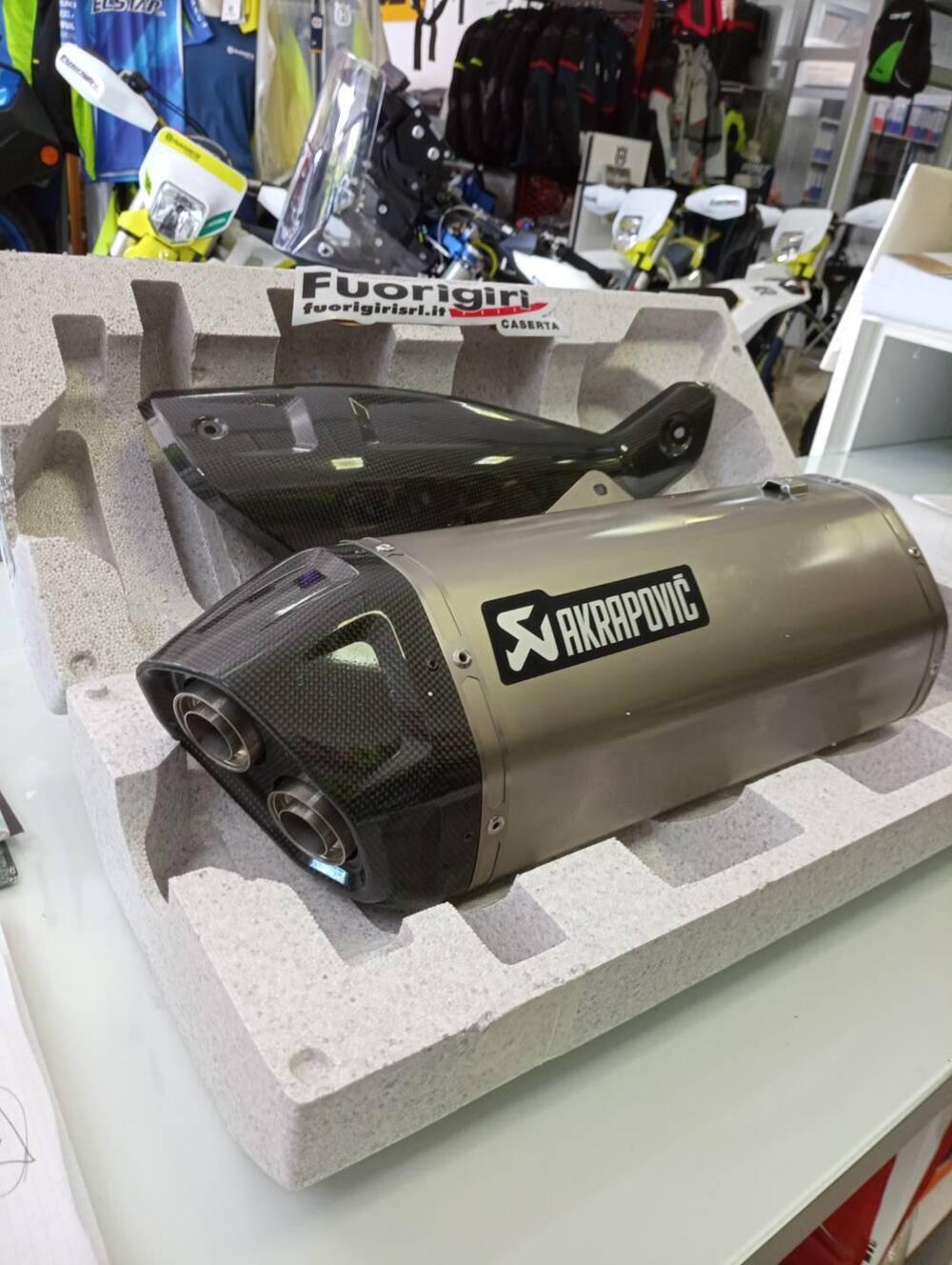 SCARICO AKRAPOVIC (3)