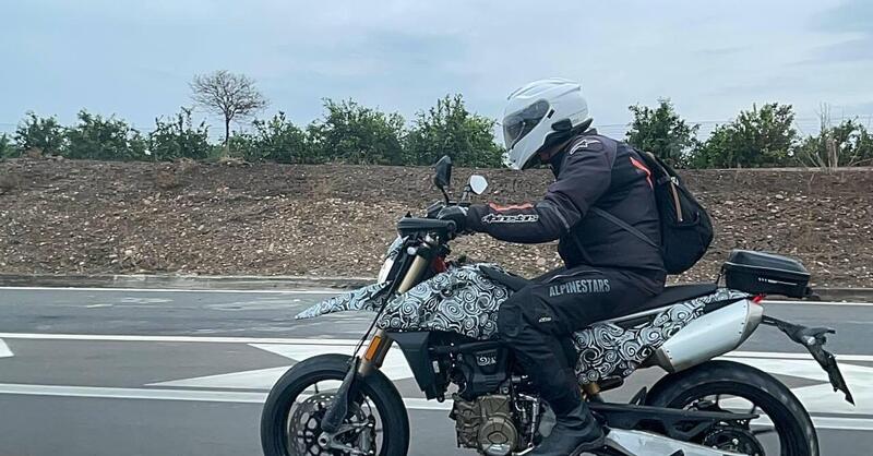 Beccata su strada una misteriosa monocilindrica. E&#039; una Ducati?