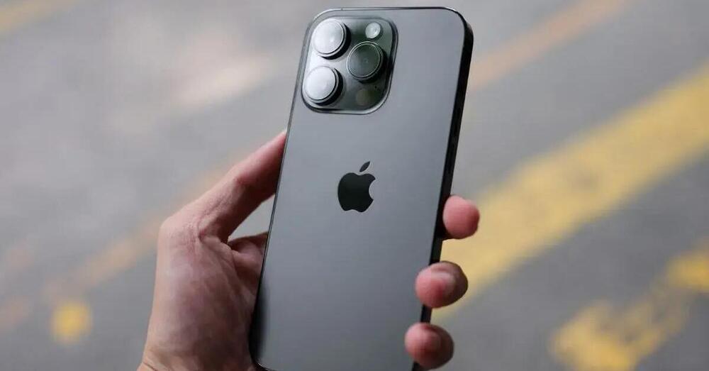 I nuovi iPhone 15 di Apple lasciano l&rsquo;amaro in bocca, ma il portafogli meno leggero: modelli, caratteristiche e prezzo