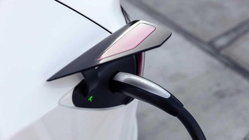 A Tesla met&agrave; dei fondi europei per le infrastrutture di ricarica