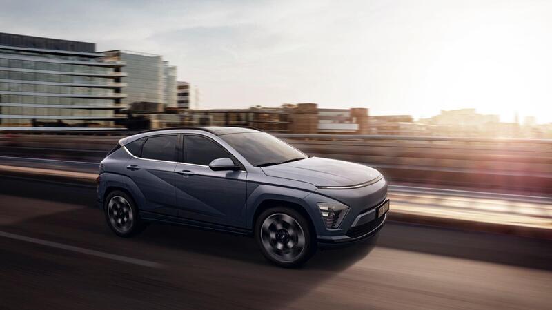 Hyundai Kona Electric 2024, 514 km di autonomia da 42.400 euro [Video]