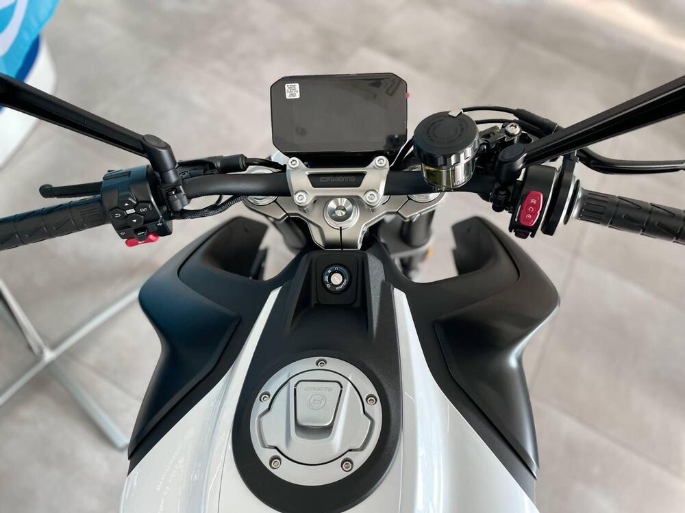 CFMOTO 450NK (2023 - 26) (10)