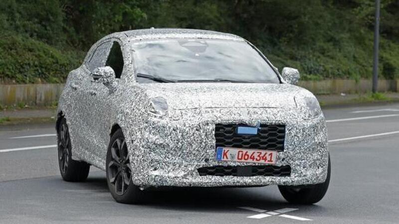 Ford Puma, nel 2024 arriva la versione 100% elettrica [Foto Spia]