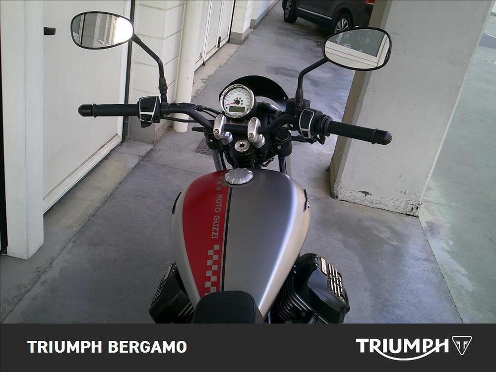 Moto Guzzi V9 Bobber (2016 - 18) (7)