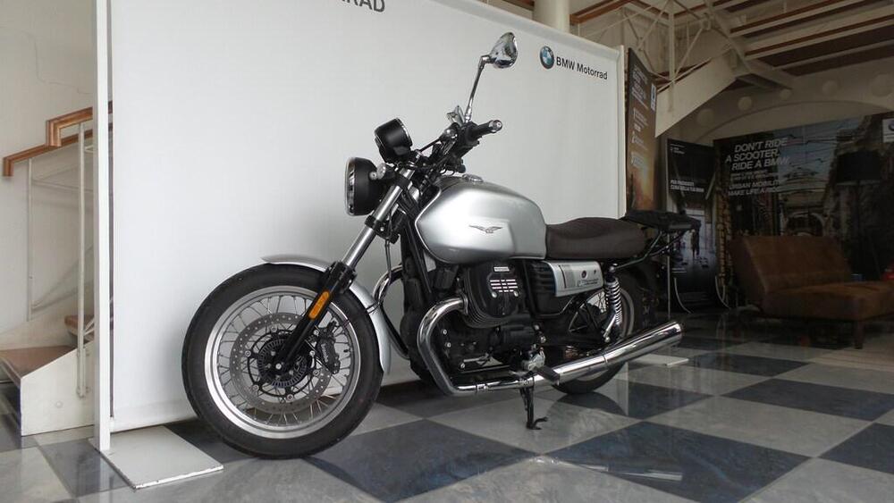 Moto Guzzi V7 III Special (2017 - 20) (4)