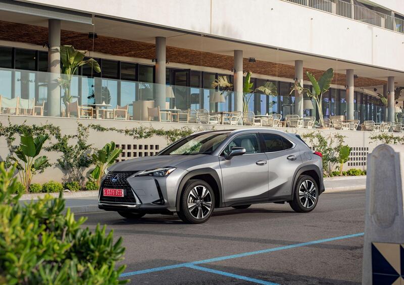 Maxi sconto Lexus, per UX Hybrid 9.500 euro