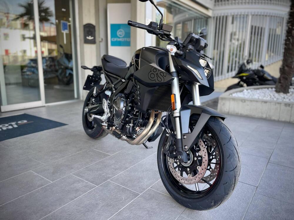 Suzuki GSX-8S (2025) (12)