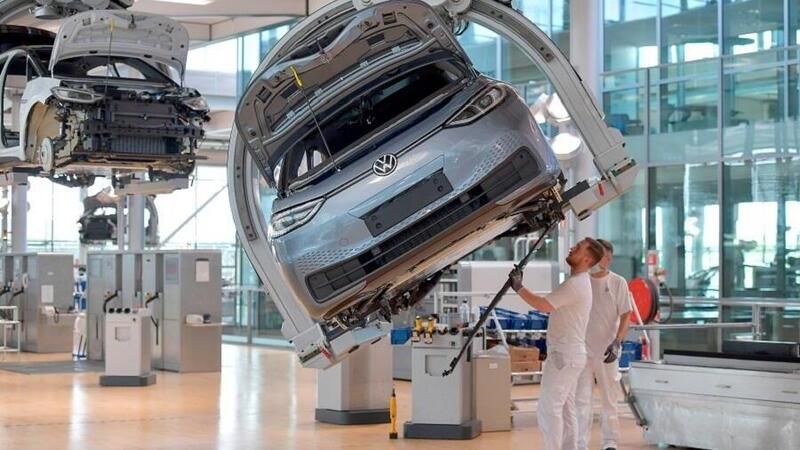 Volkswagen potrebbe chiudere una fabbrica di elettriche: Dresda &egrave; a rischio