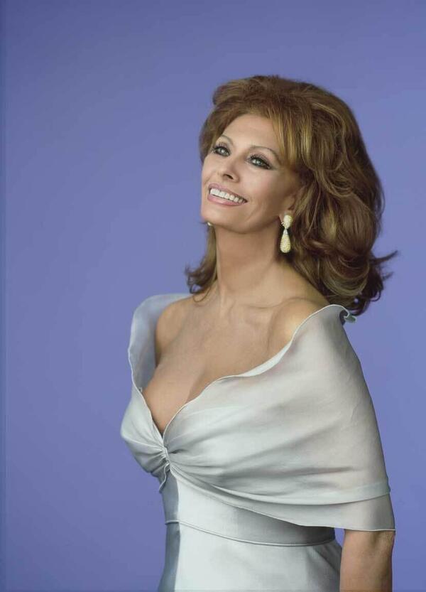 Auguri Sophia Loren. A 89 anni &egrave; ancora la pi&ugrave; fi*a di tutte