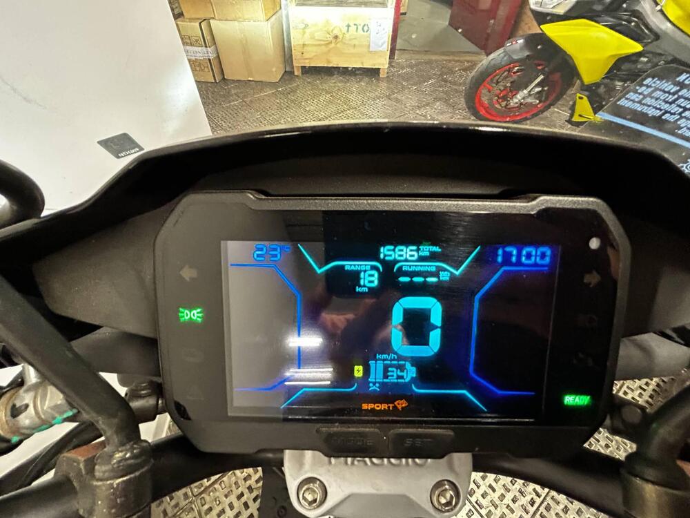 Piaggio 1 Active (2022 - 25) (4)