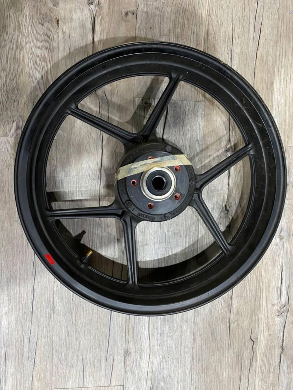 Cerchio anteriore Kawasaki z750 04/06 (4)