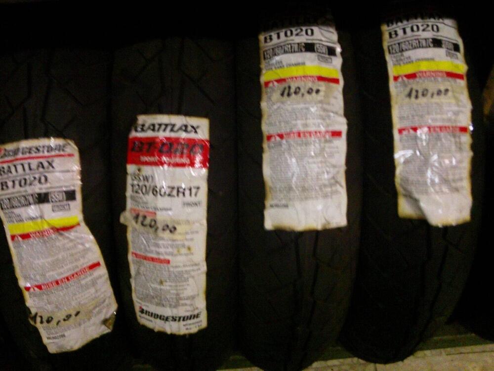 gomma pneumatici bridgestone 120-60/17 battlax bt0