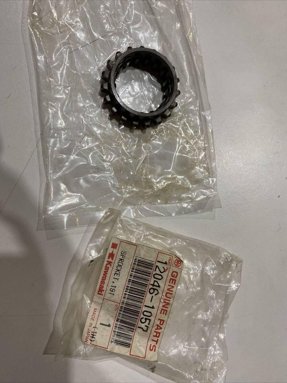 Ingranaggio Albero Motore Gpz900 A1 120461057 Kawasaki (4)