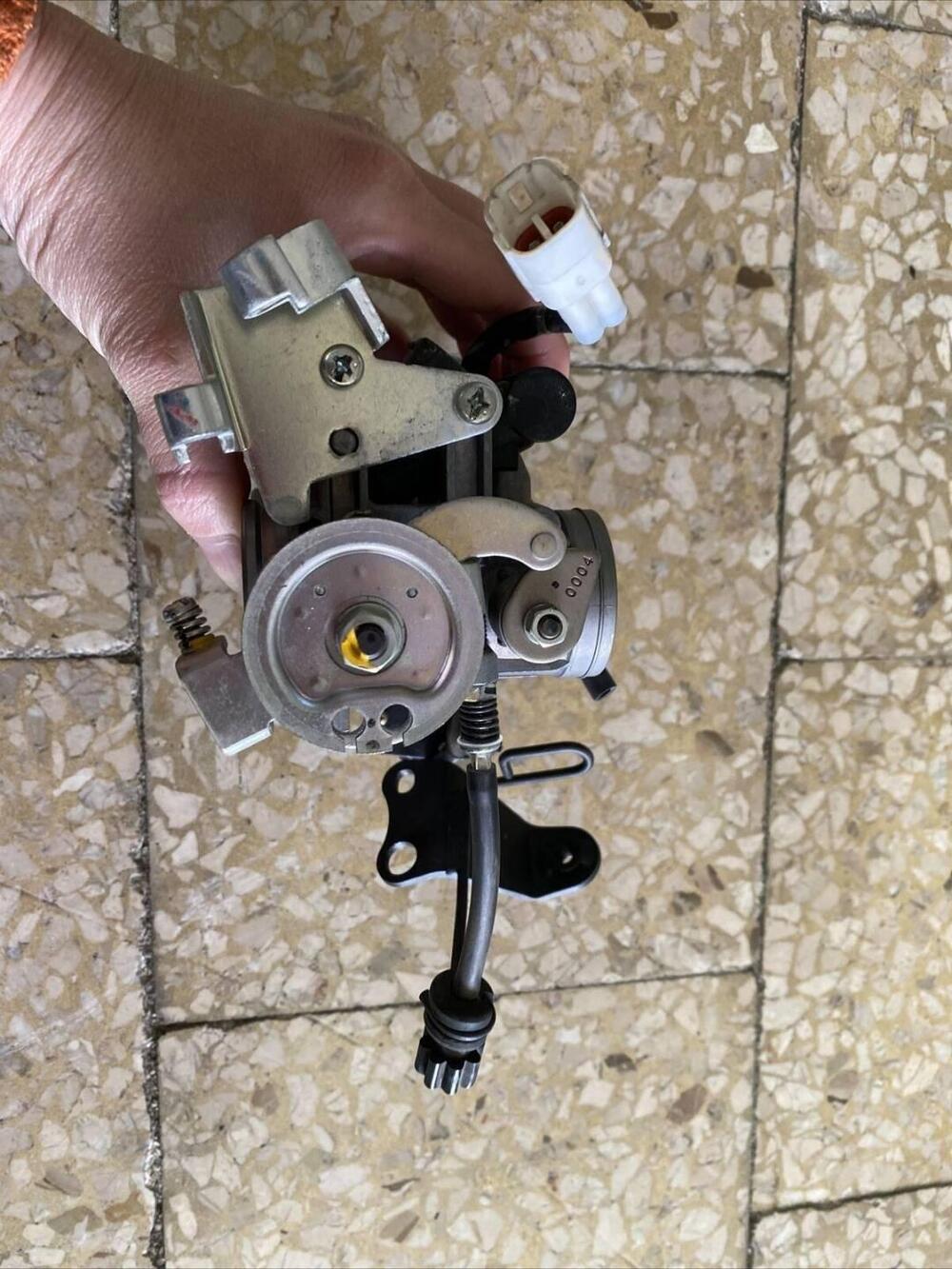 Iniettori Kawasaki Ninja250 2008/2012 Cod. 1616301 (2)