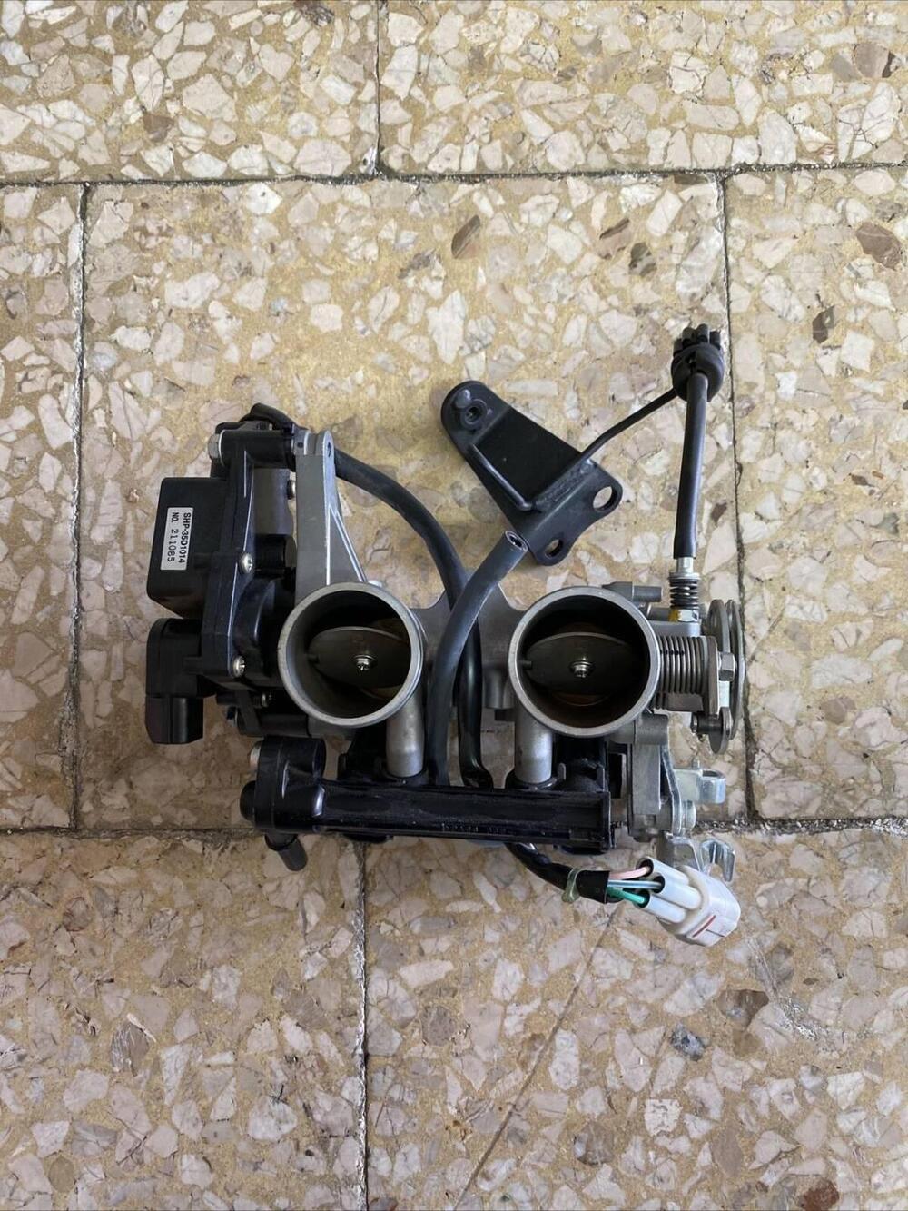 Iniettori Kawasaki Ninja250 2008/2012 Cod. 1616301 (4)