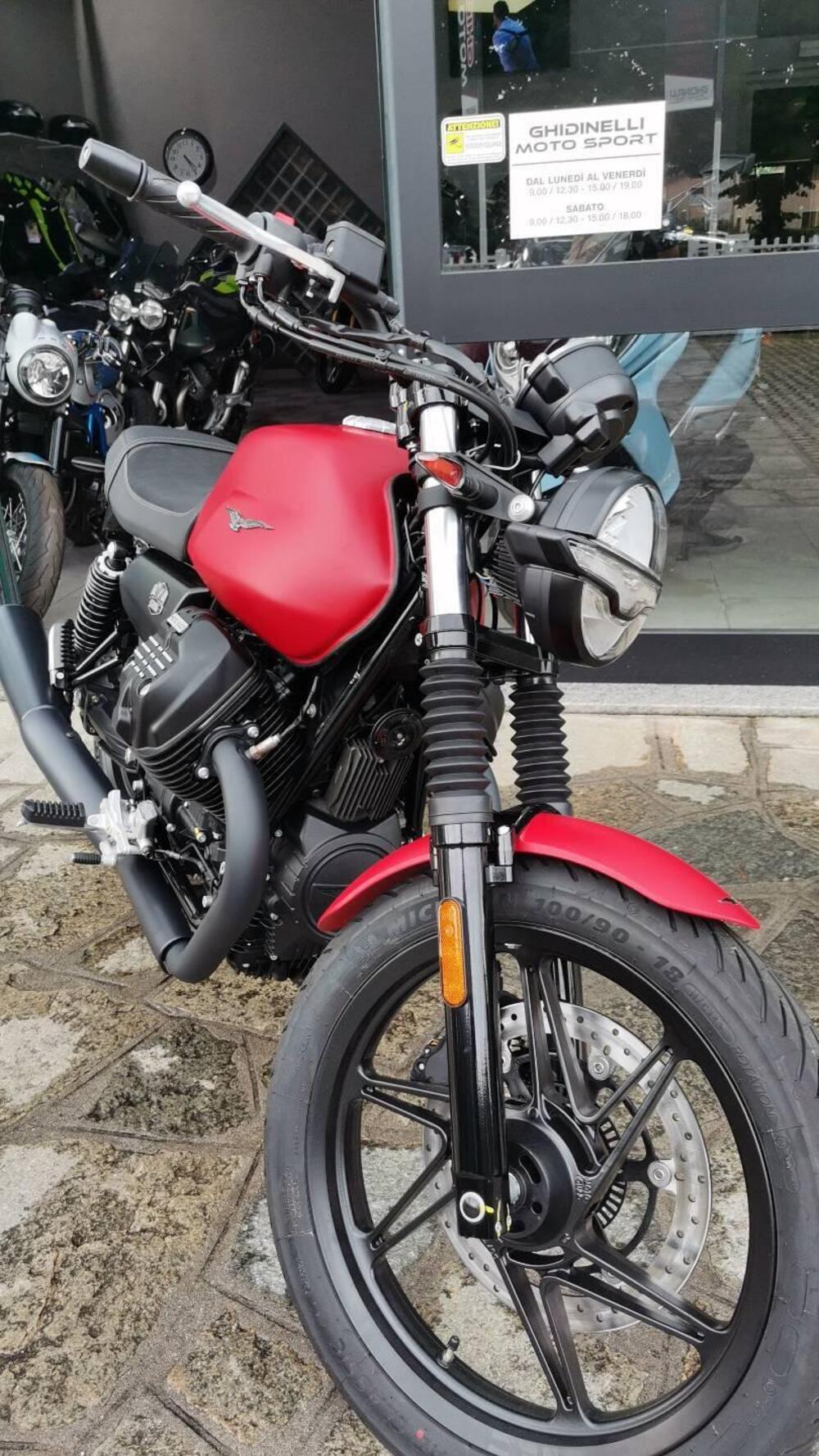 Moto Guzzi V7 Stone (2021 - 24) (2)