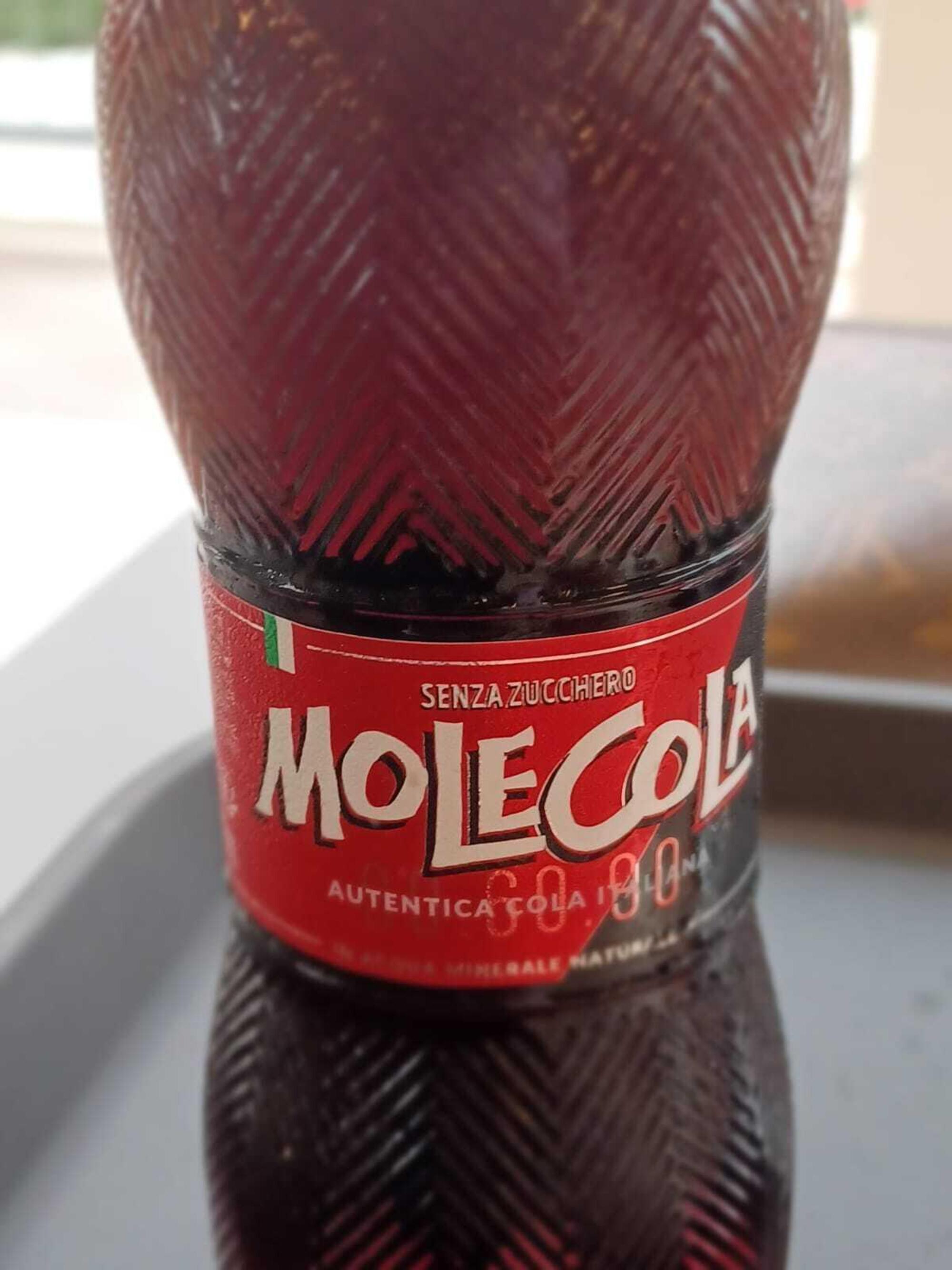 La Molecola, risposta italica (non del tutto convincente) alla Coca Cola