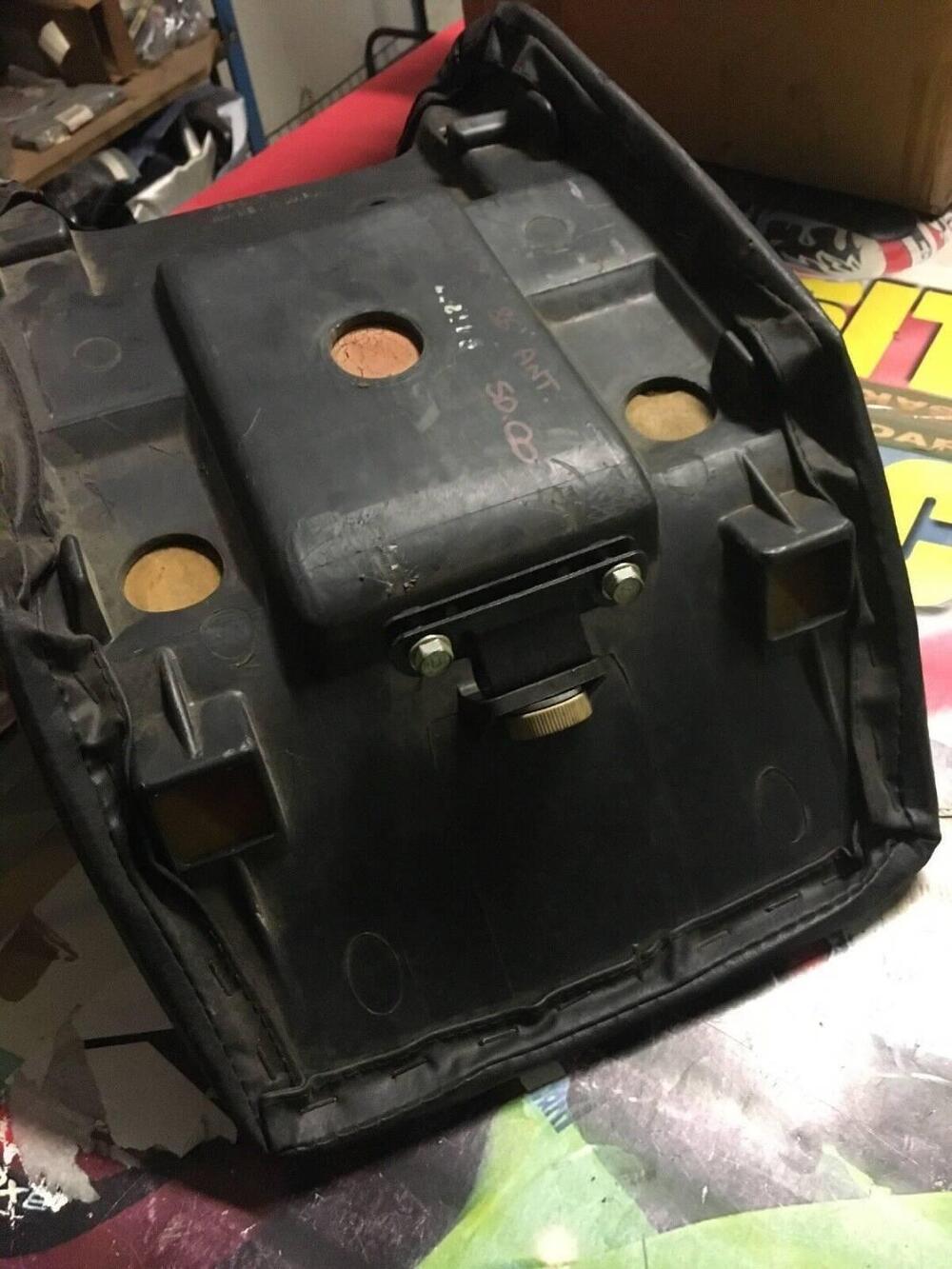 sella kawasaki gpz rx 1000 del 1986 (2)