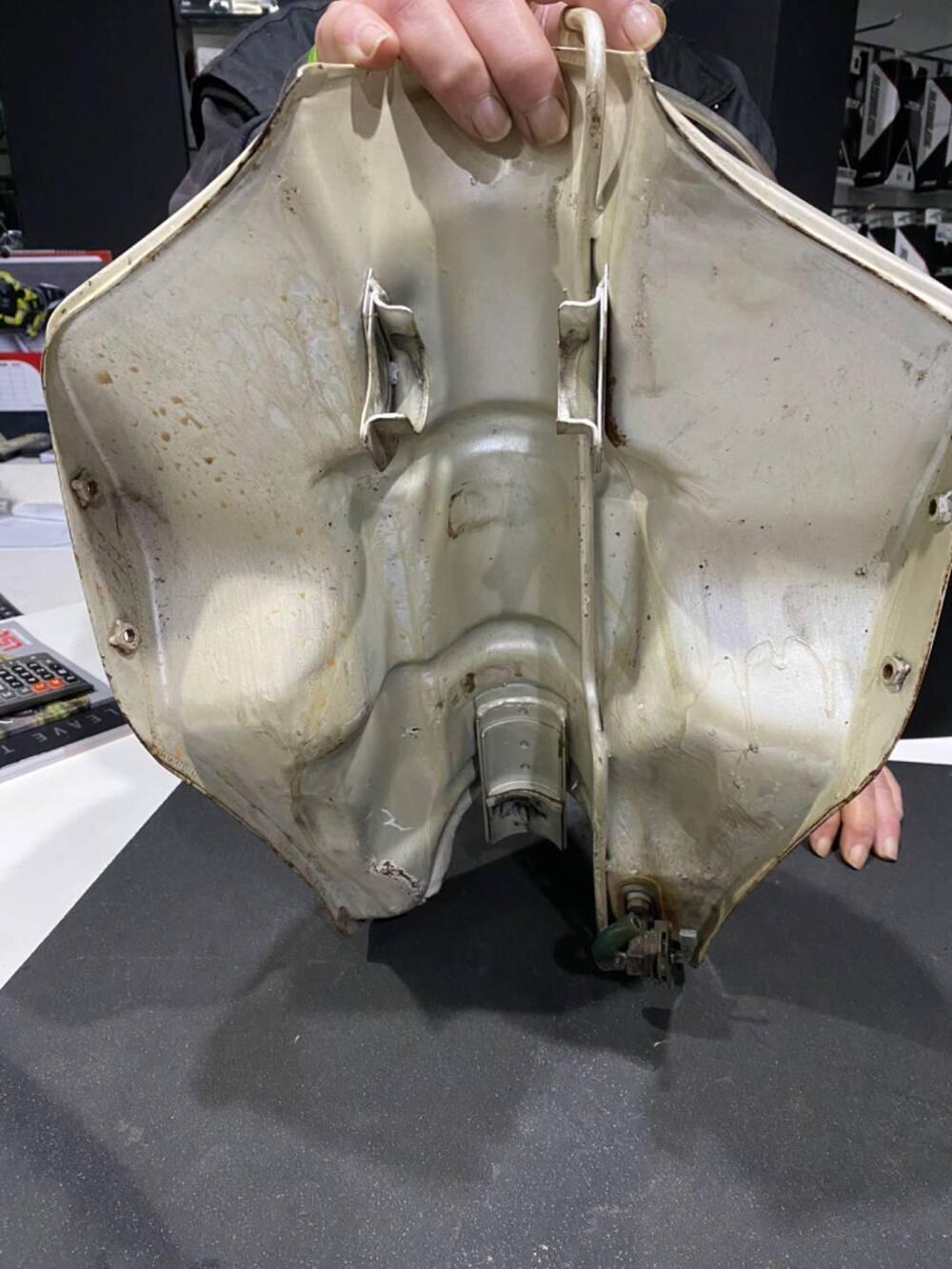 Serbatoio Kawasaki klr600 (4)