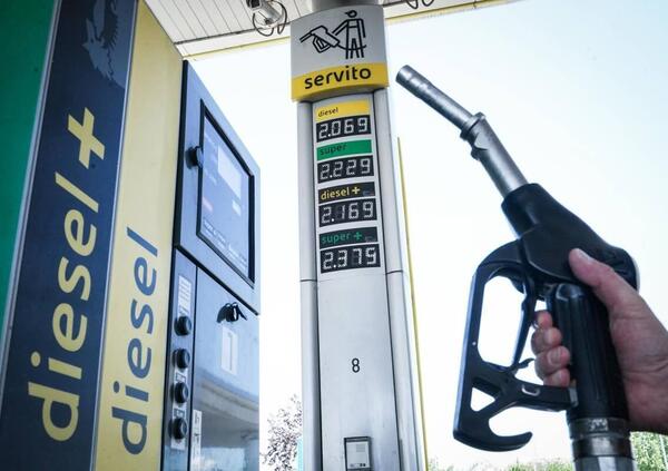 Maxi frode del diesel nei distributori: ecco cosa facevano con gasolio e kerosene rubato alla Nato
