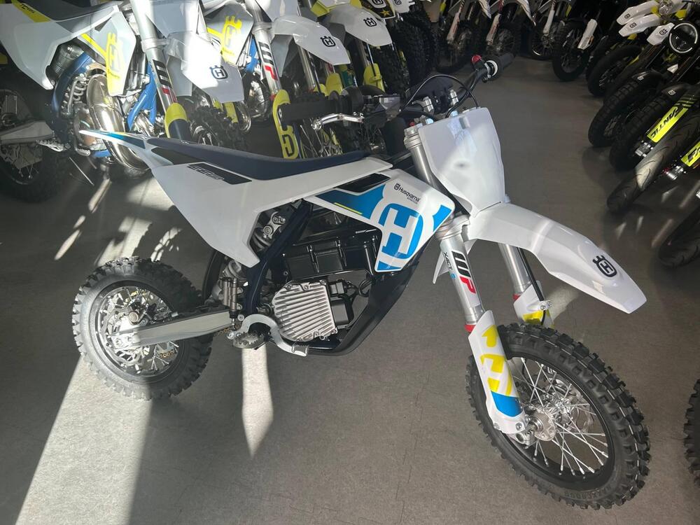 Husqvarna EE 5 (2023 - 24)