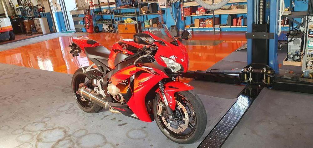 Honda CBR 1000 RR Fireblade (2008 - 11) (3)