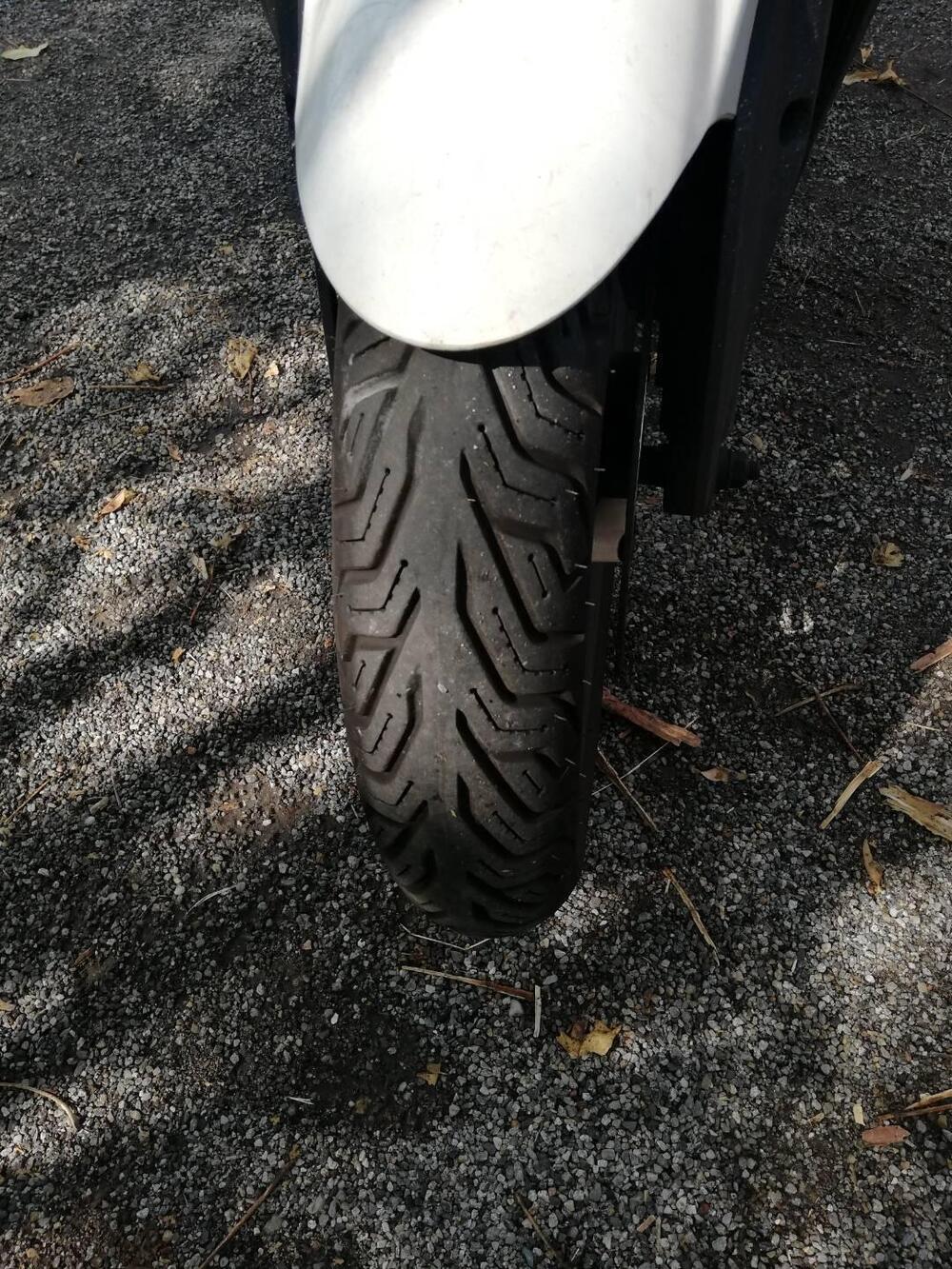 Kymco Agility 200i R16 + (2014 - 17) (3)