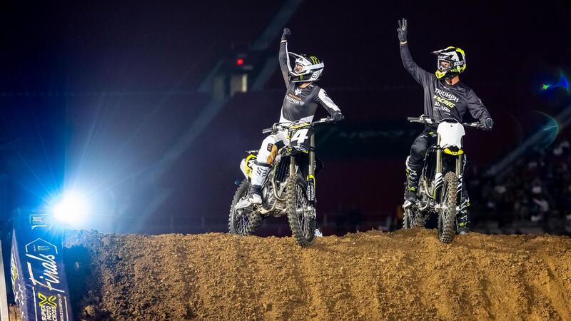 Eccola! La prima Triumph 250 da Cross debutta al Los Angeles Coliseum [VIDEO]