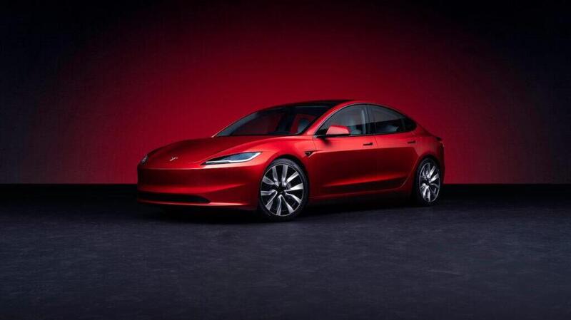 Tesla Model 3 Plaid 2024: indizi di una Performance in arrivo