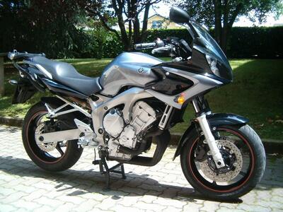 Yamaha FZ6 Fazer (2004 - 07) usata