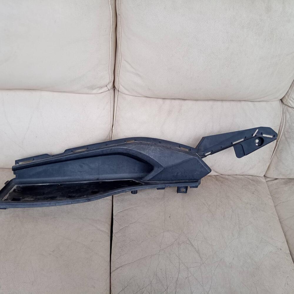 Carena e Pedana sinista per Kymco Downtown 125 201 (2)