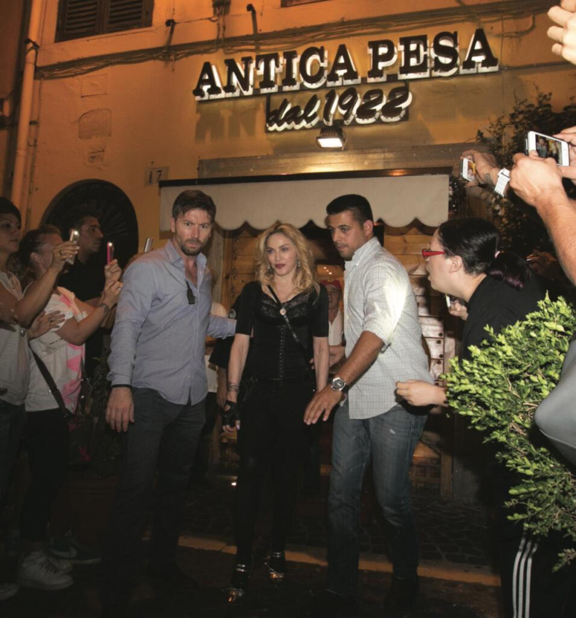 Madonna a cena a L&rsquo;antica pesa a Roma