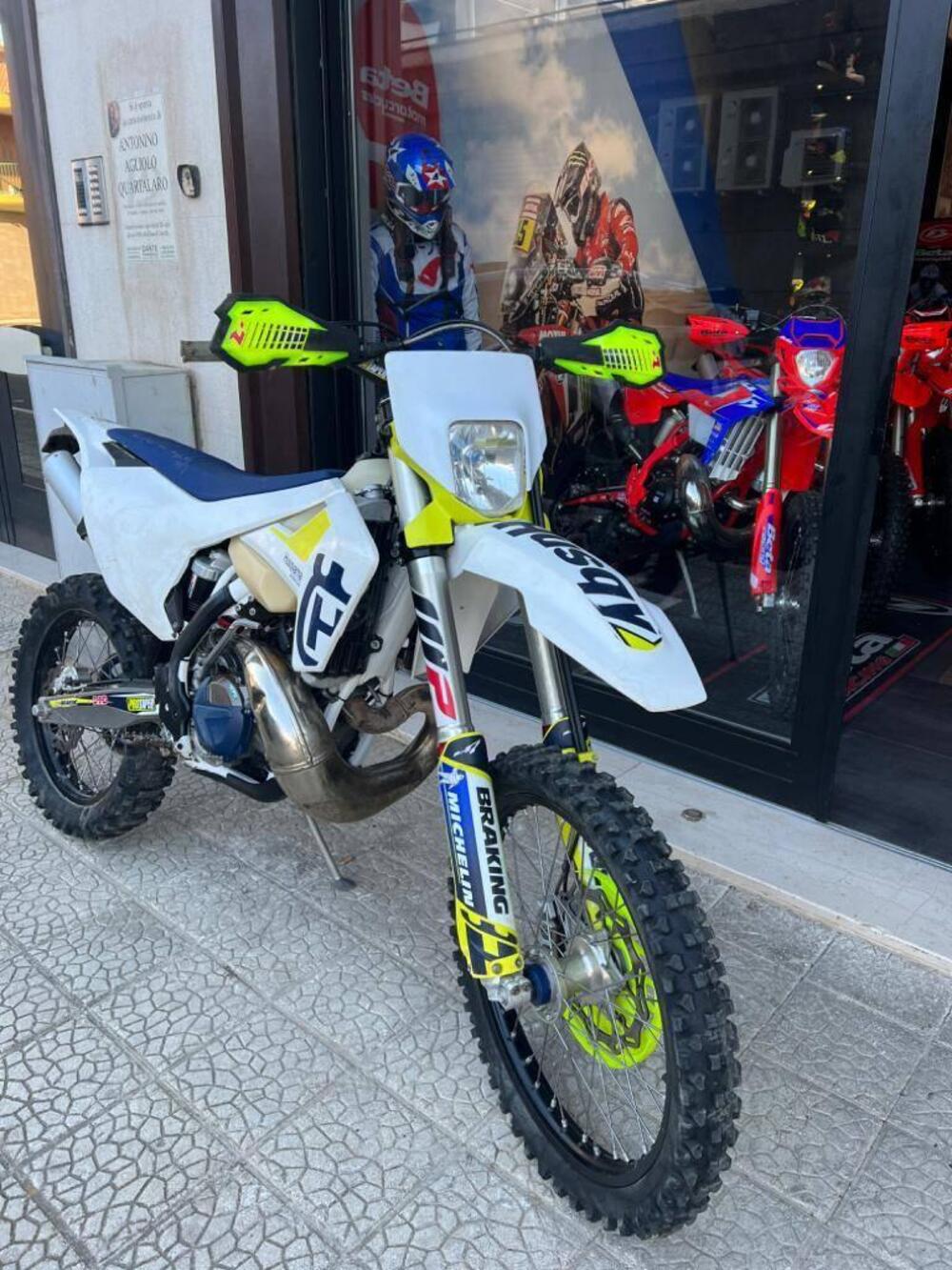 Husqvarna TE 300i (2019) (2)