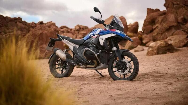 BMW R 1300 GS, motore pi&ugrave; potente e compatto, radar e sospensioni adattive: come cambia la tecnica