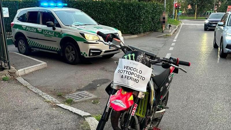 Follia a Brugherio. La polizia lo becca senza casco, patente, assicurazione e revisione: la multa &egrave; salatissima