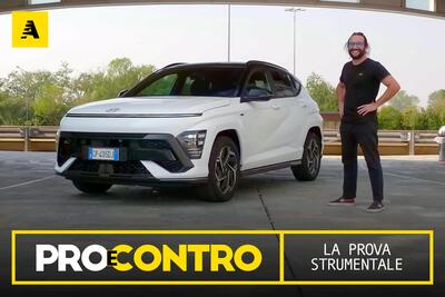 Nuova Hyundai Kona 2023: Pro e Contro. Ecco la nostra prova strumentale e tutti i numeri della pagella [VIDEO]