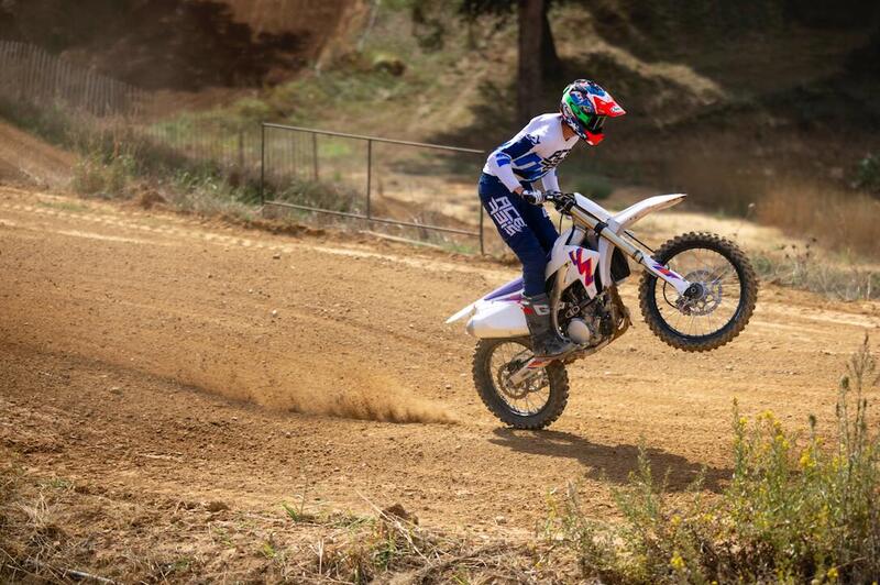 Yamaha YZ250F 2024 TEST: bella rigida e veloce [VIDEO e GALLERY]