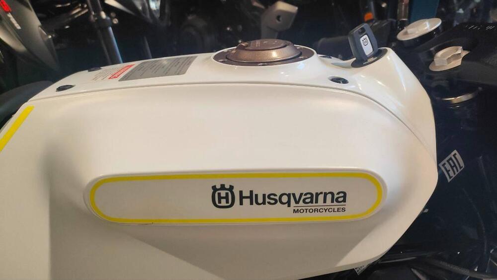 Husqvarna Vitpilen 401 (2018 - 19) (4)