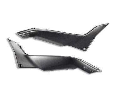 Fasce laterali sottosella in carbonio. Ducati