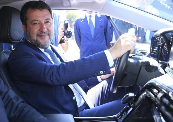 Scoppia la polemica sull&rsquo;elettrico dopo l&rsquo;incidente di Mestre. Salvini: &ldquo;Bisogna riflettere sulle batterie&hellip;&rdquo;