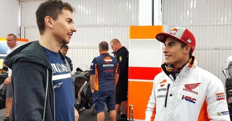 MotoGP 2023. Le reazioni del mondo alla separazione tra Marc Marquez e la Honda. Jorge Lorenzo: &quot;Non escludo sia da titolo&quot;