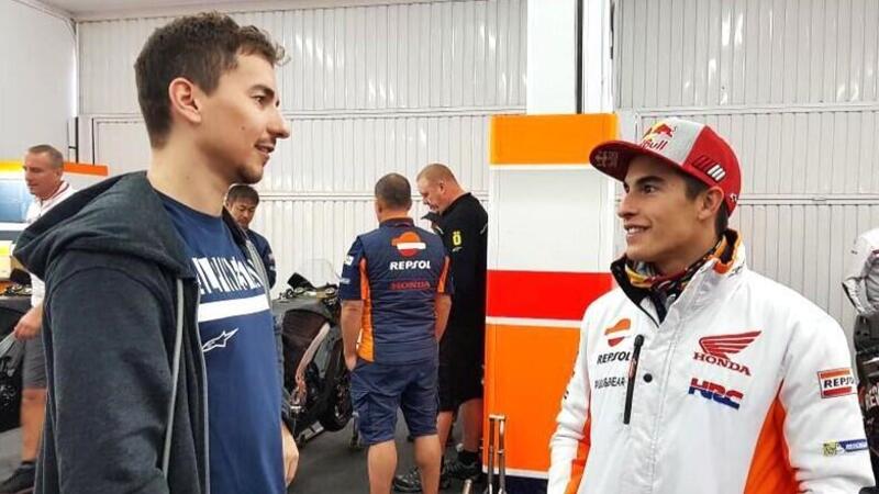 MotoGP 2023. Le reazioni del mondo alla separazione tra Marc Marquez e la Honda. Jorge Lorenzo: &quot;Non escludo sia da titolo&quot;