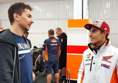 MotoGP 2023. Le reazioni del mondo alla separazione tra Marc Marquez e la Honda. Jorge Lorenzo: Non escludo sia da titolo